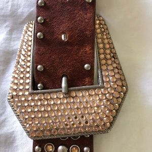 Stylish sexy leather belt w/gold crystal stones embedded into buckle.